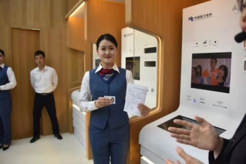 第4代全业务智能服务终端闪亮登场吸引众多粉丝